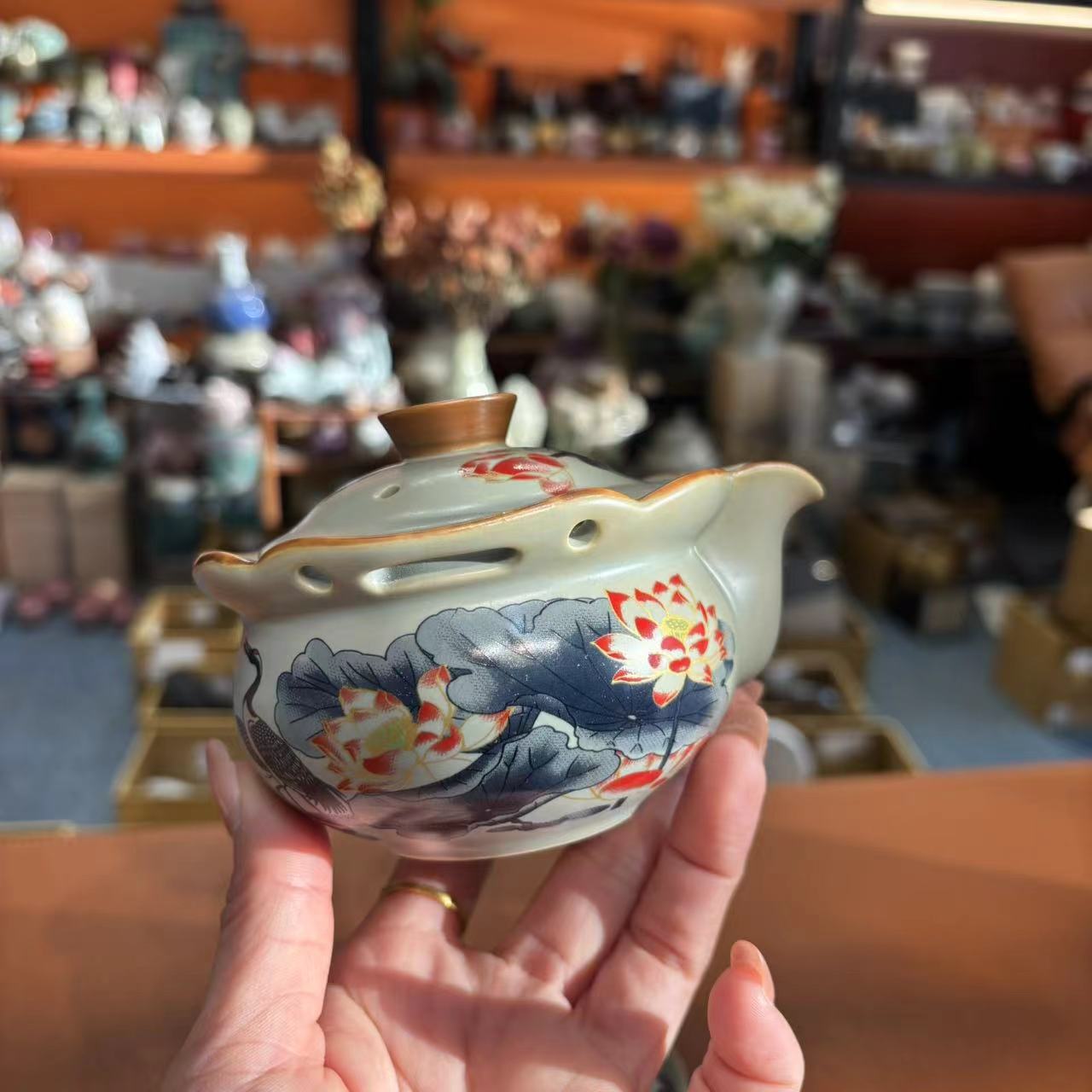 友名 米黄汝窑清雅荷韵手抓壶-2203