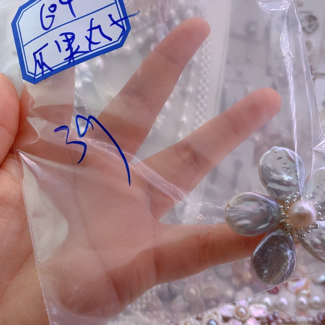 仄***子淡水珍珠胸针未镶嵌