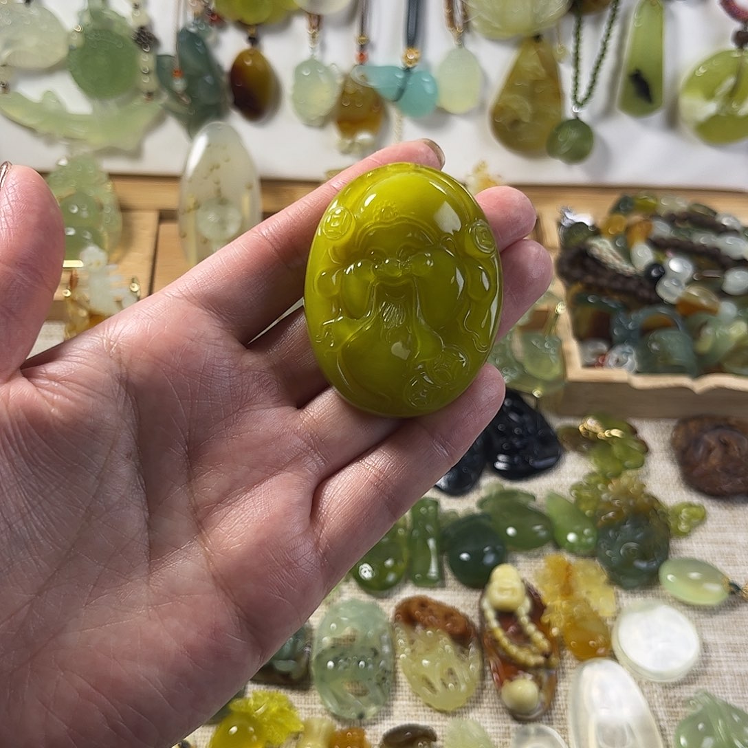 暖****蛇纹石玉未镶嵌颈饰