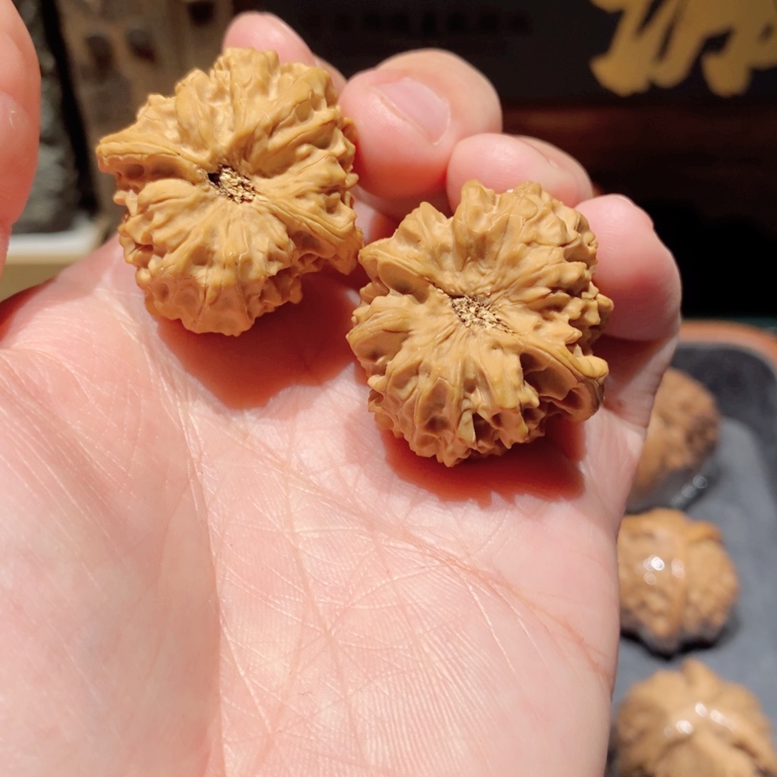 文玩核桃吊坠龙门涧