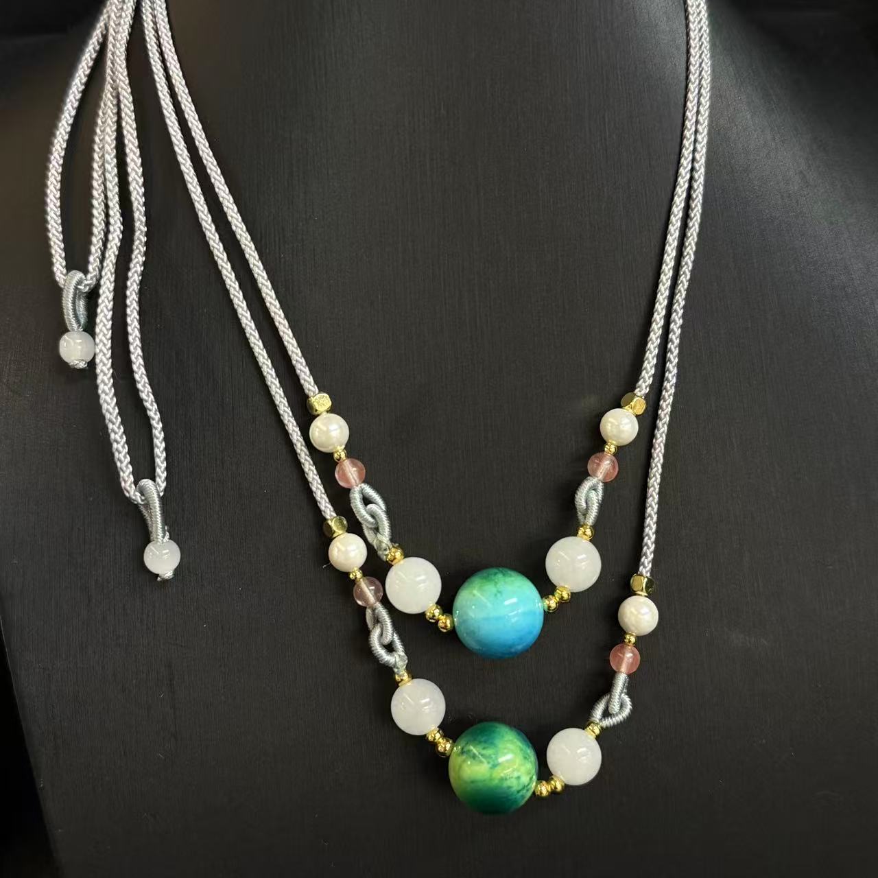 白玉高瓷松石套绳*（多样性发一件）