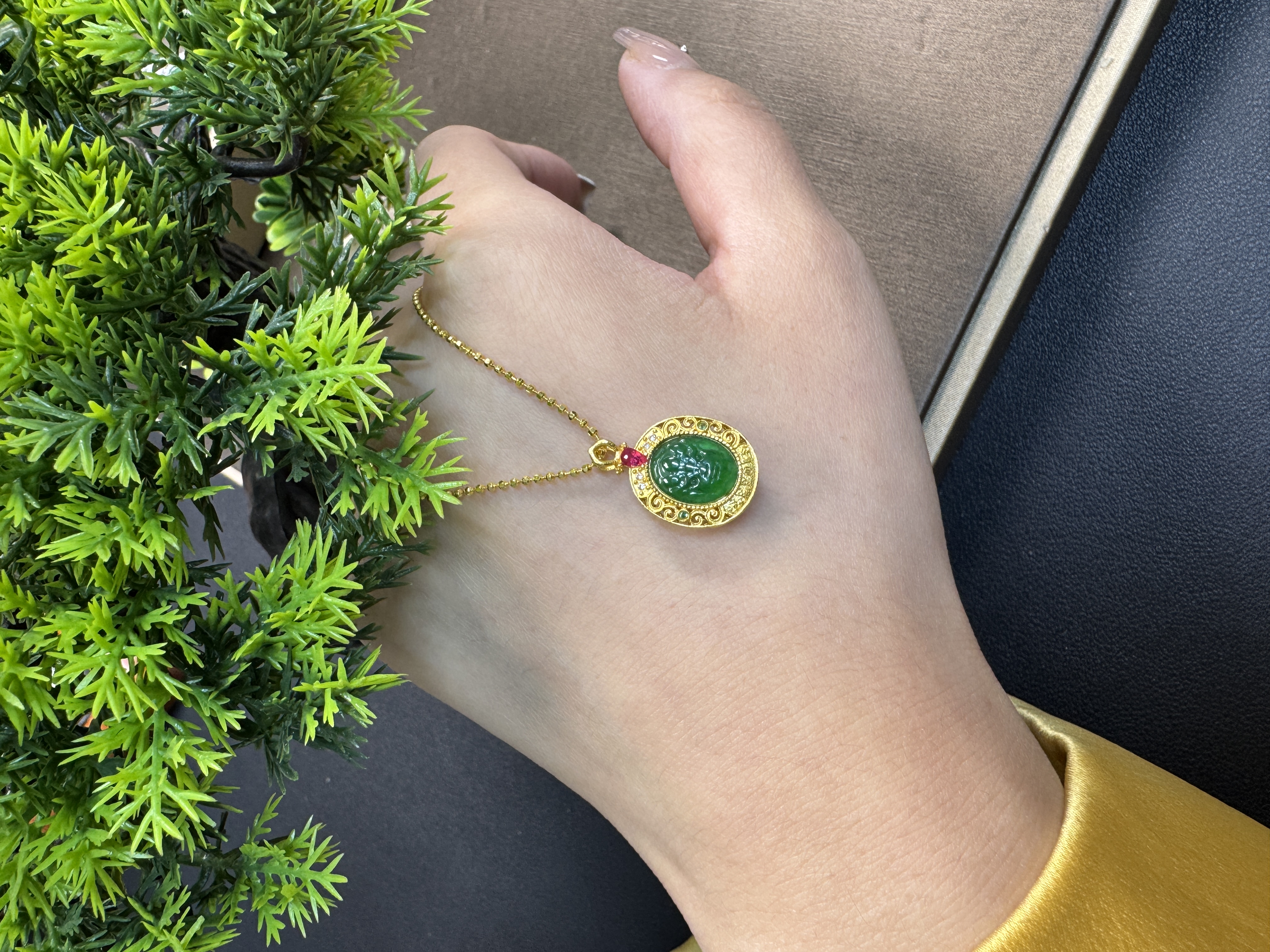 翡翠a货玉石银镶黄财财吊坠