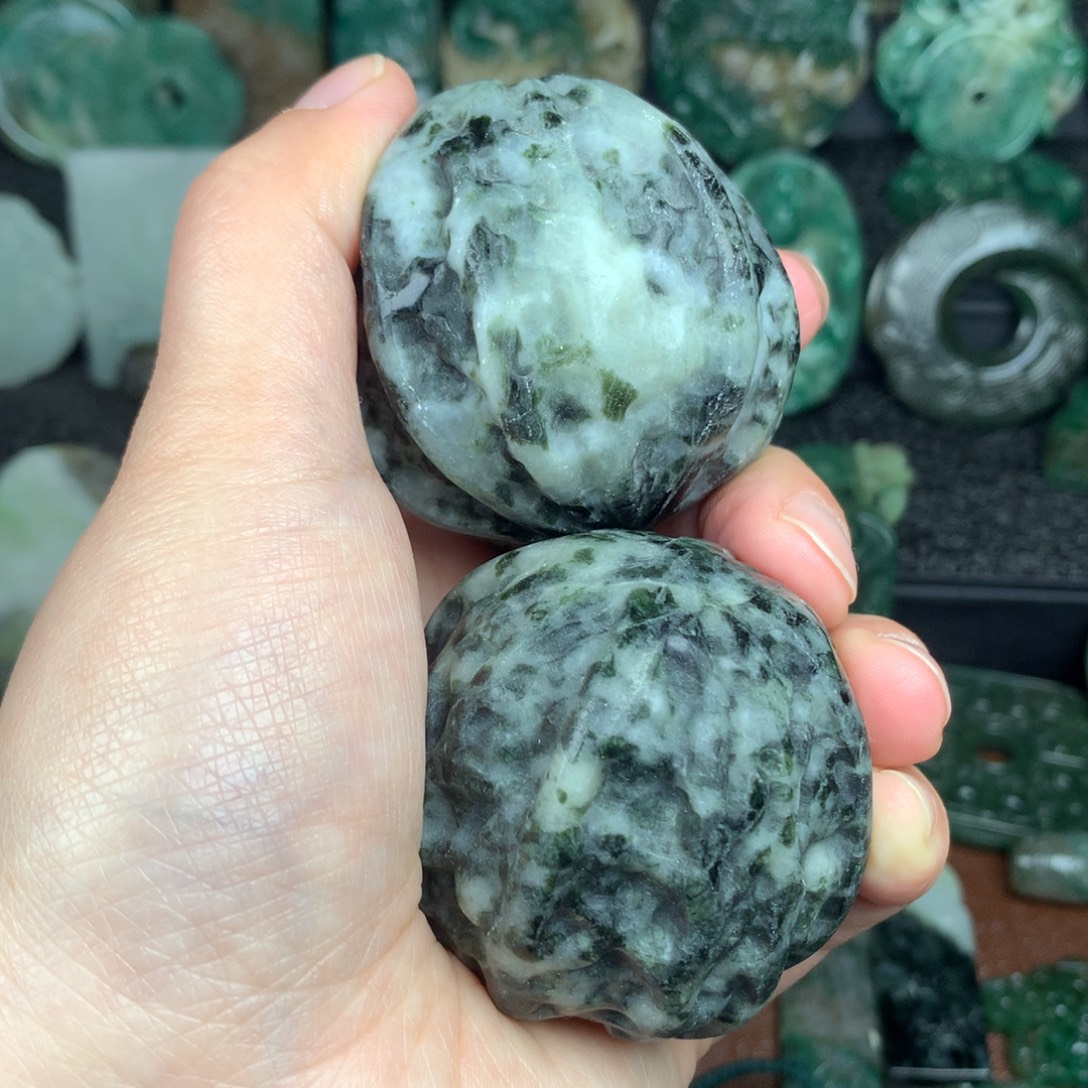 懒***甲独山玉未镶嵌颈饰