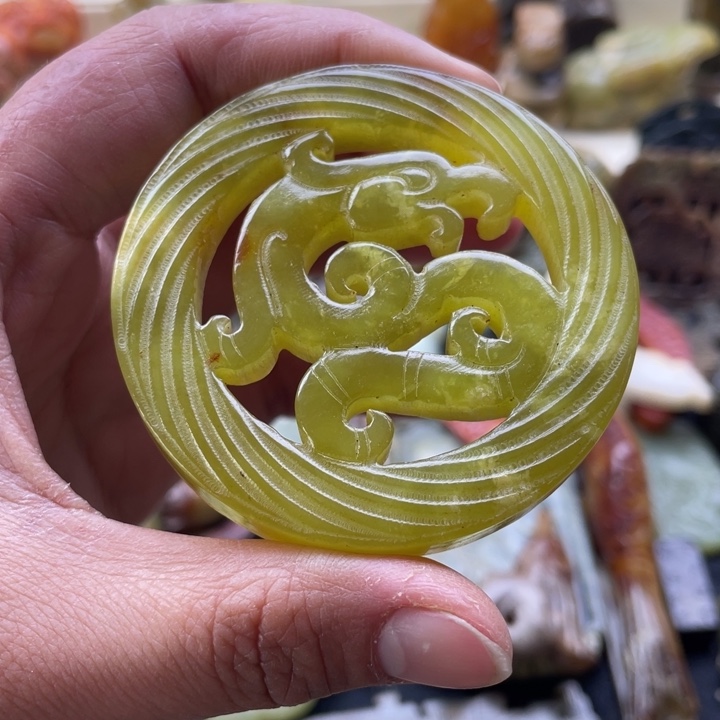 蛇纹石玉颈饰未镶嵌