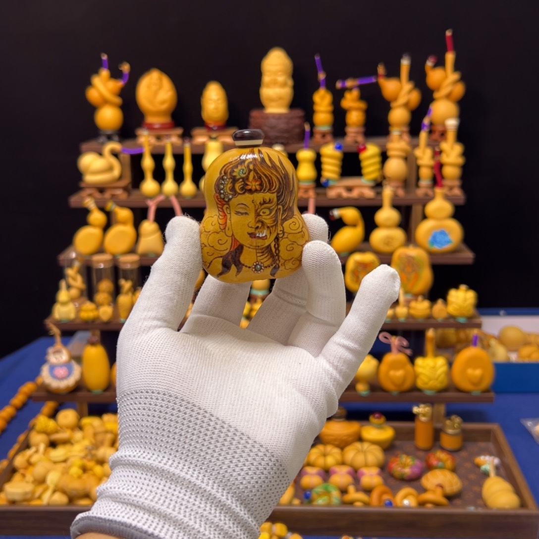 坐***币本都不够，加个粉丝团去拍吧。