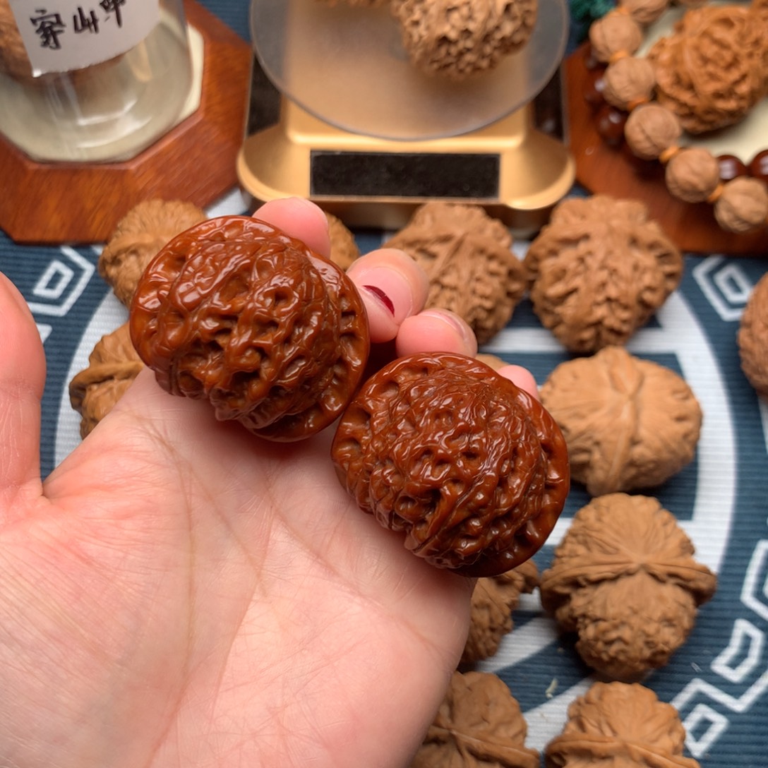 小***喽文玩核桃把件血麒麟41