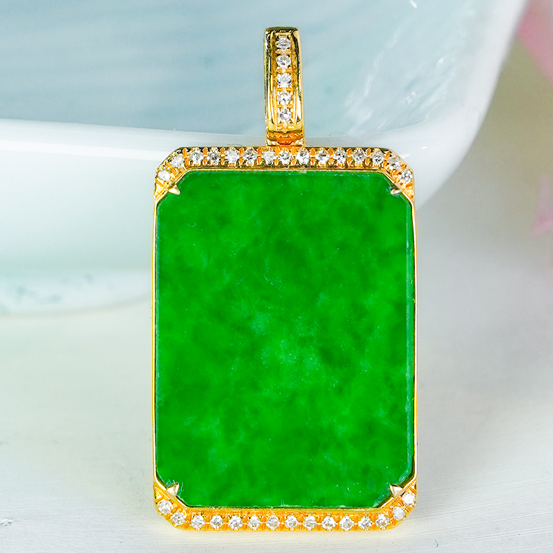 18k金镶玉天然翡翠吊坠a货简约时尚百搭满绿小方牌项链