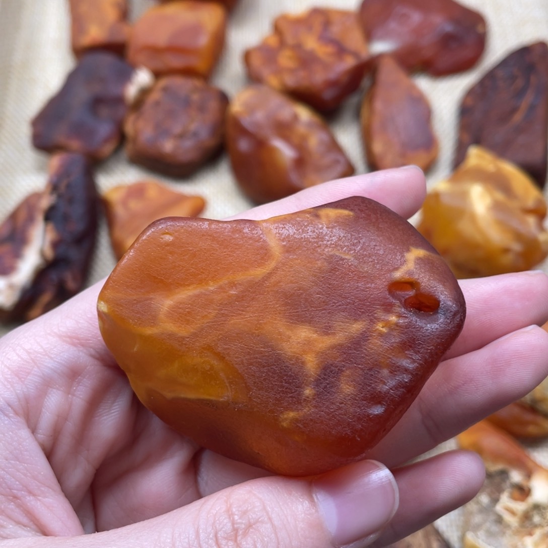 琥珀珠宝奇石未镶嵌