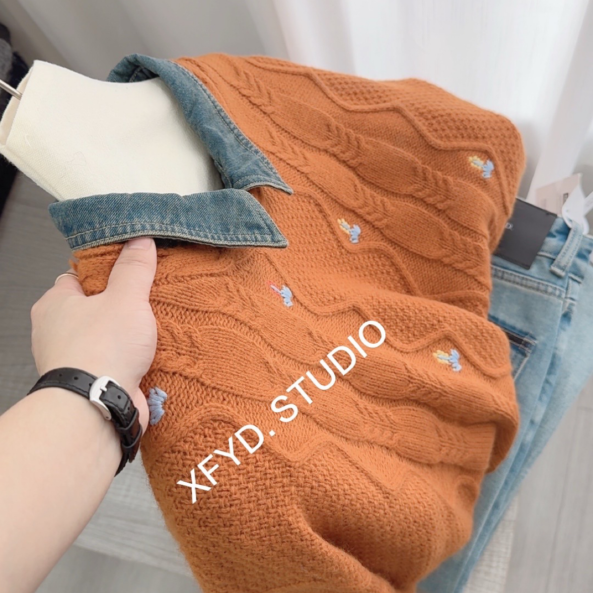 小朵家   ins穿搭#D9125森系绞花圆领 刺绣软糯套头毛衣