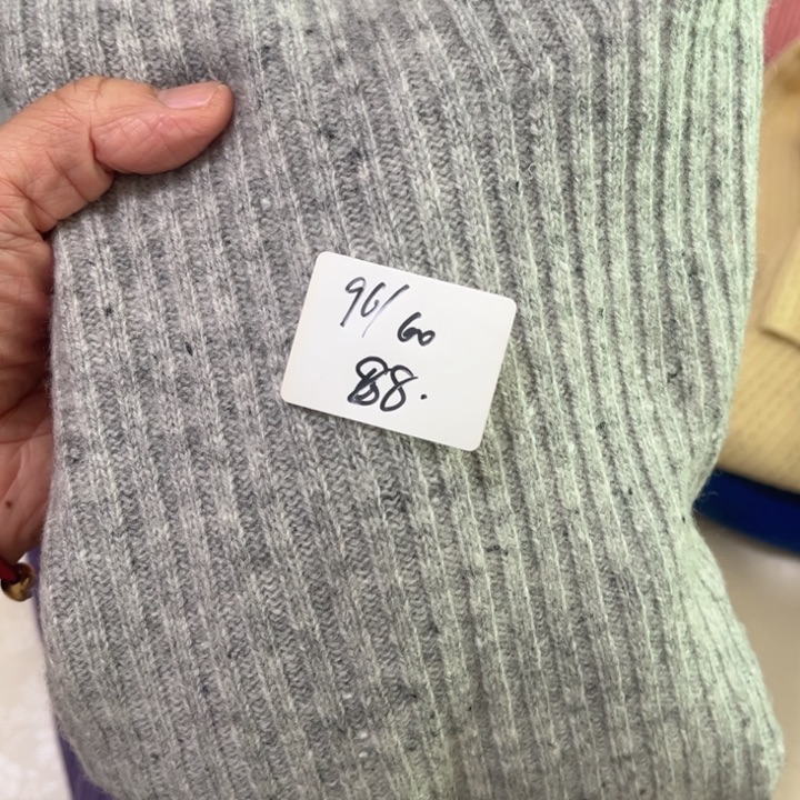 特价处理瑕疵成衣一件