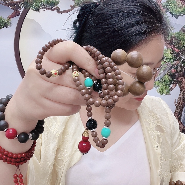 俪***0.6古龙涎108颗➕四时清味香1.8手捻