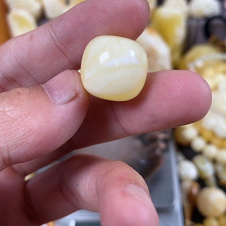 琥珀裸石未镶嵌我