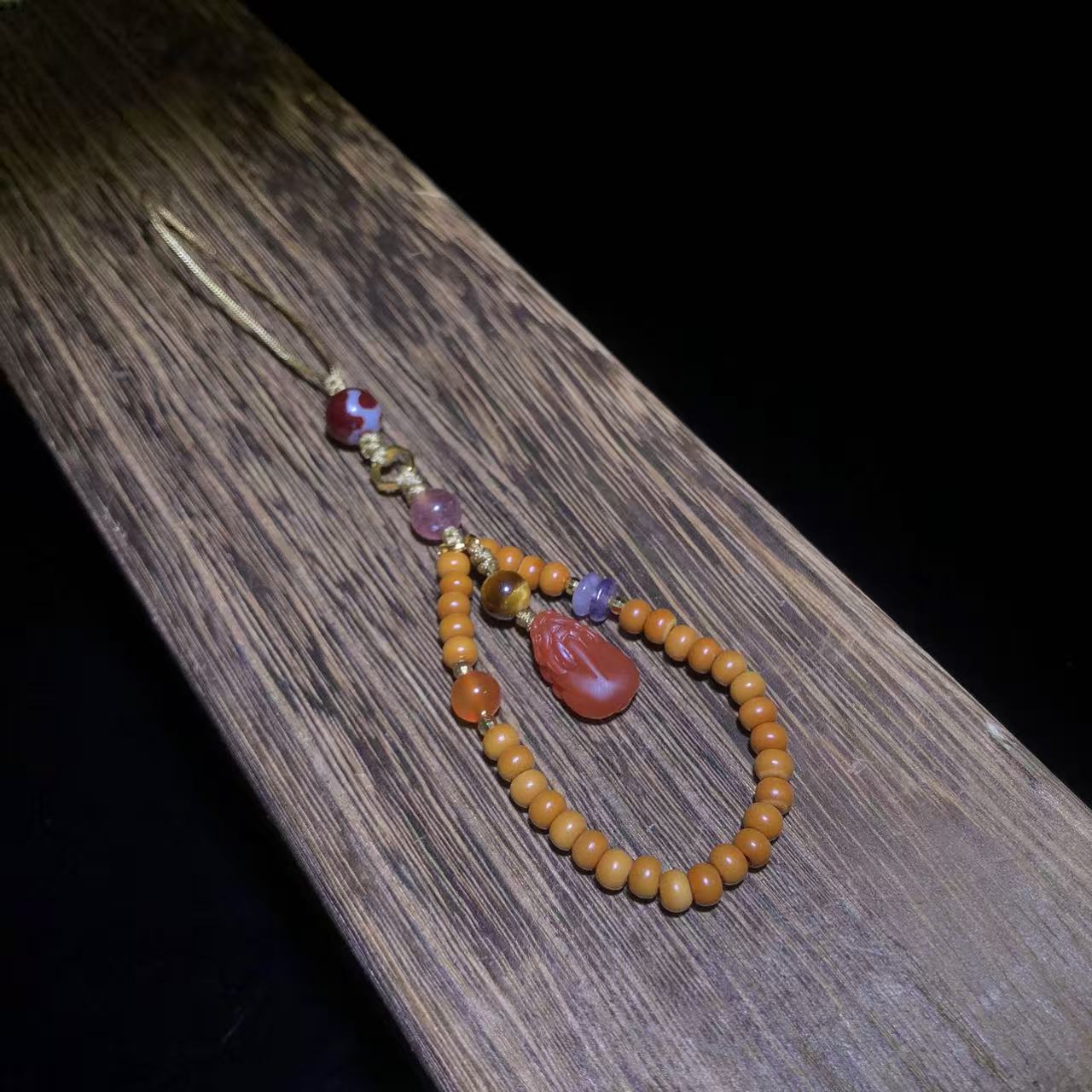 南红手机链  貔貅雕刻件手机链