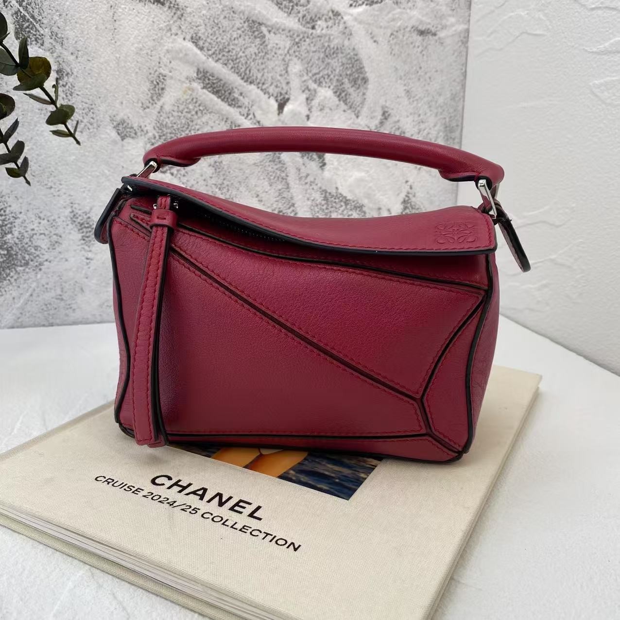 99新 LOEWE/罗意威 女士树莓色迷你puzzle几何单肩二奢包包