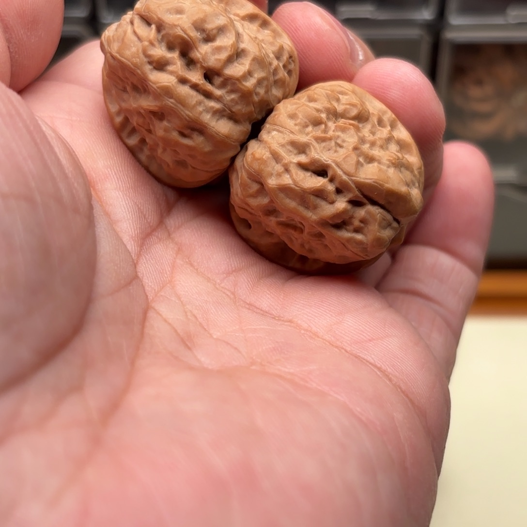 瘦***子文玩核桃把件蛤蟆头