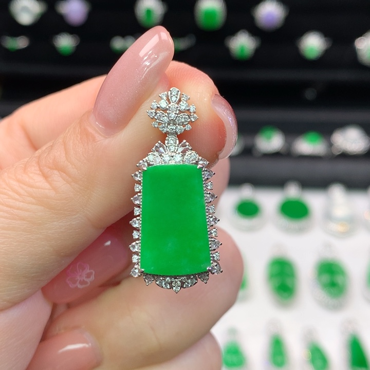 翡翠吊坠(不含链)18K金镶嵌