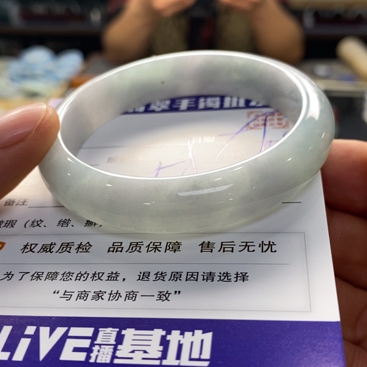 翡翠手镯未镶嵌翡翠手镯未镶嵌