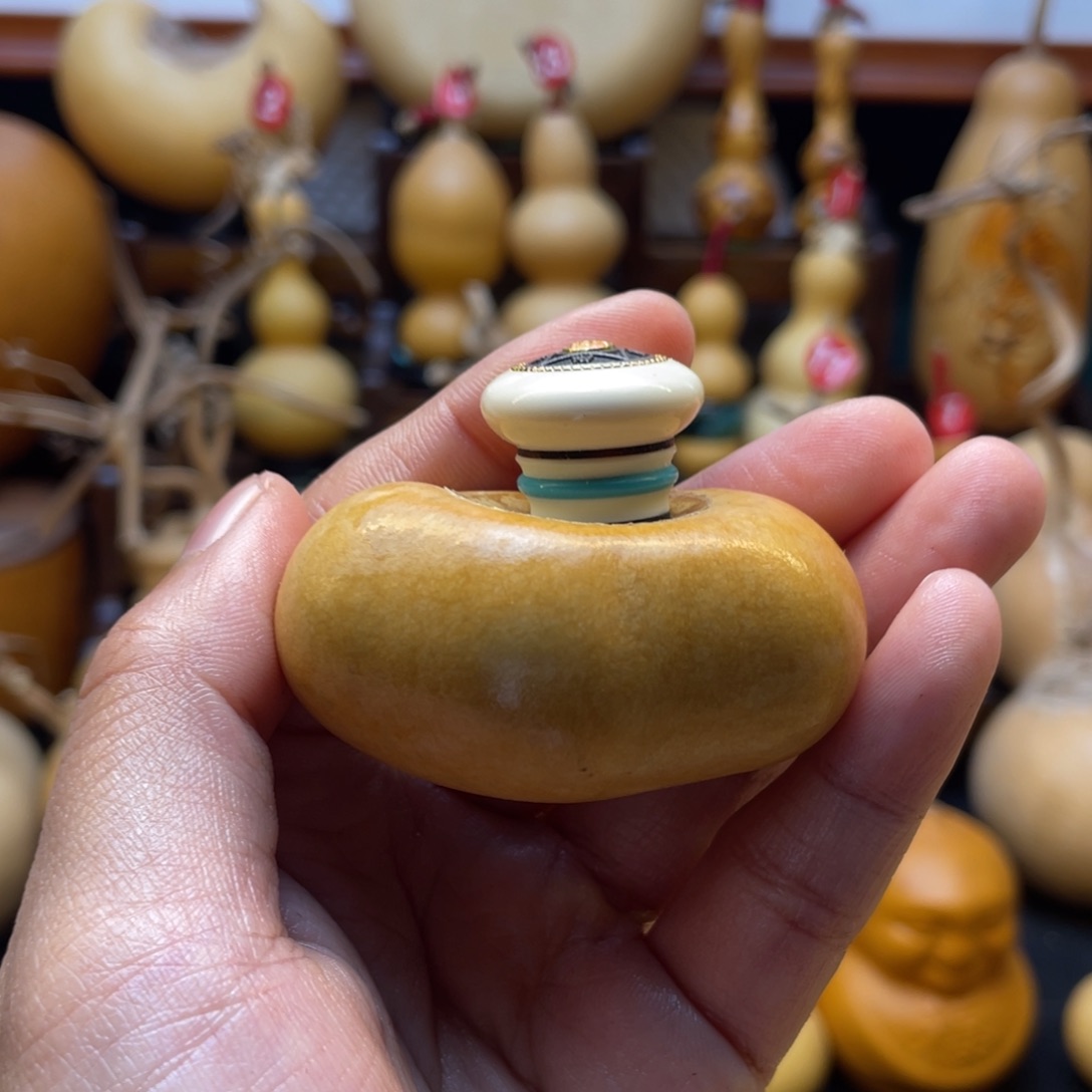 一**悔葫芦等多种颜色的小动物和