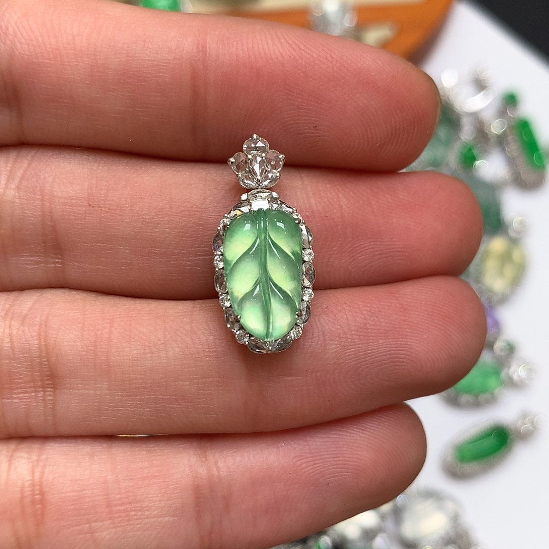 翡翠吊坠(不含链)18K金镶嵌晴绿叶子