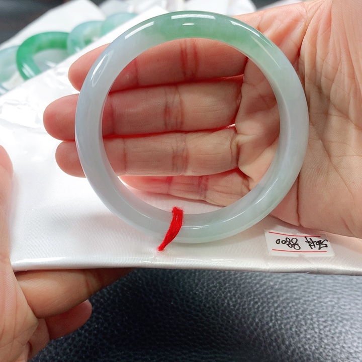 翡翠手镯未镶嵌5656555555