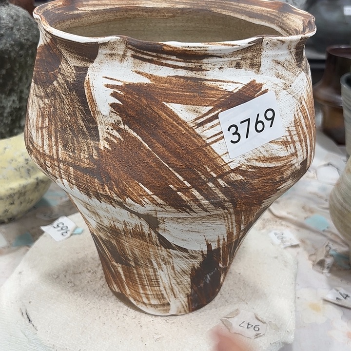 摆件高25，口17，有孔3769