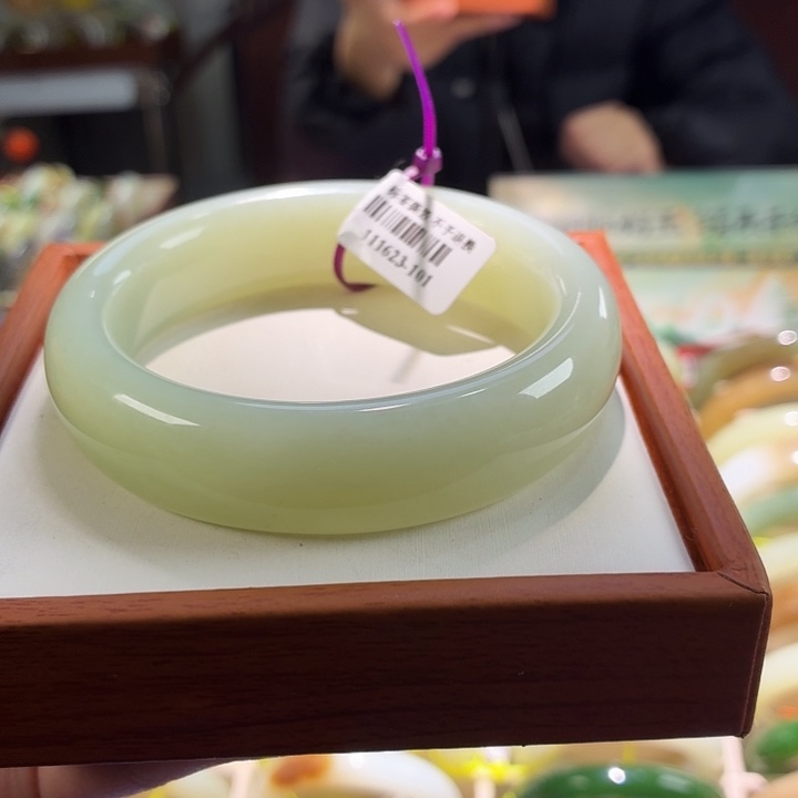 和田玉未镶嵌手镯22。 60/61