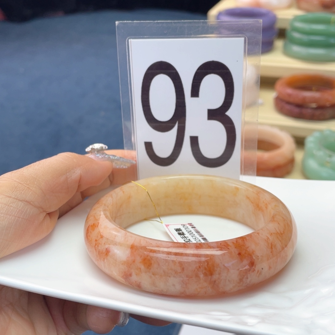 石英岩玉未镶嵌手镯63