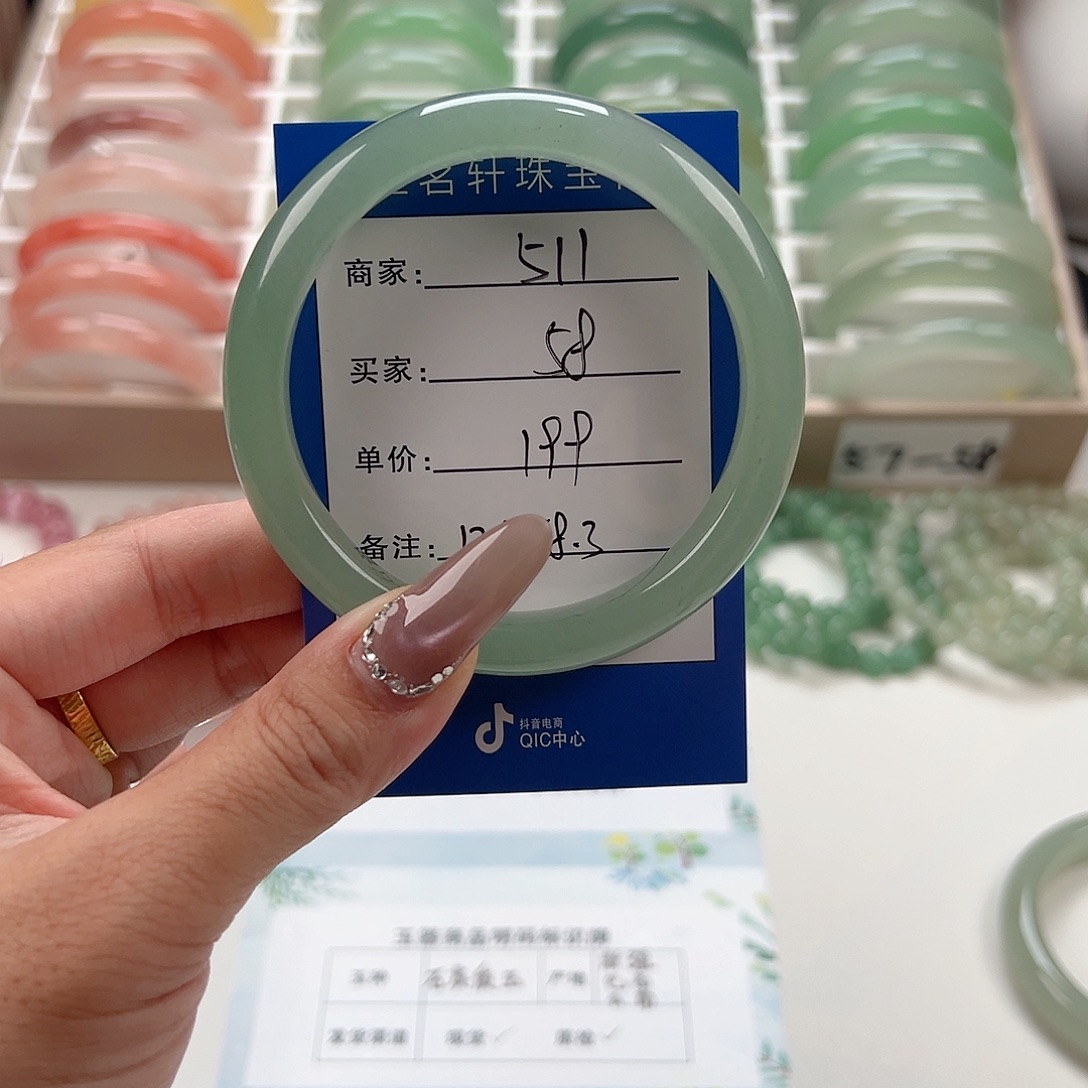 未镶嵌手镯石英质玉