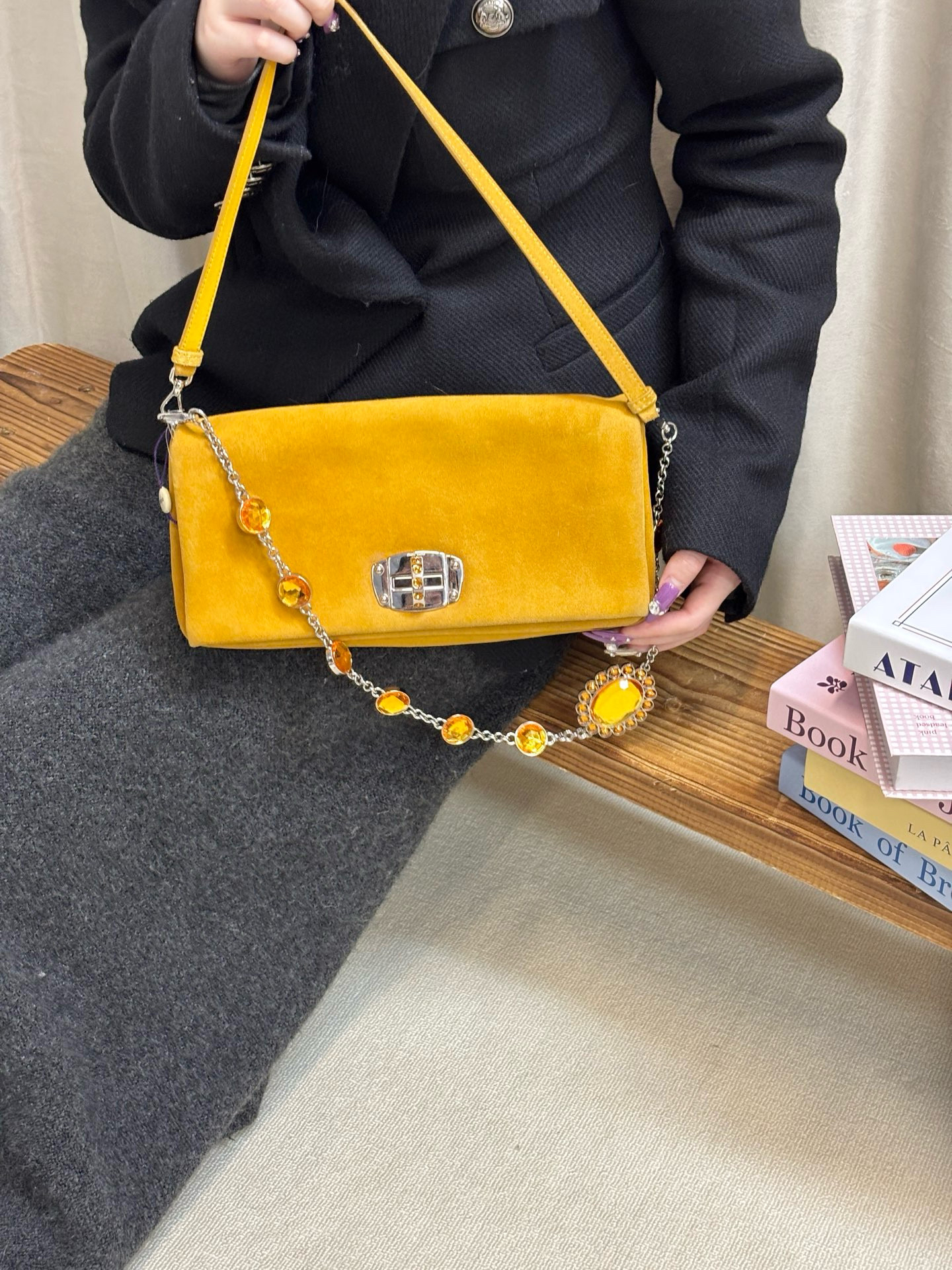 95新 MIU MIU/缪缪  miumiu 香橙色麂皮法棍单肩包 (K)