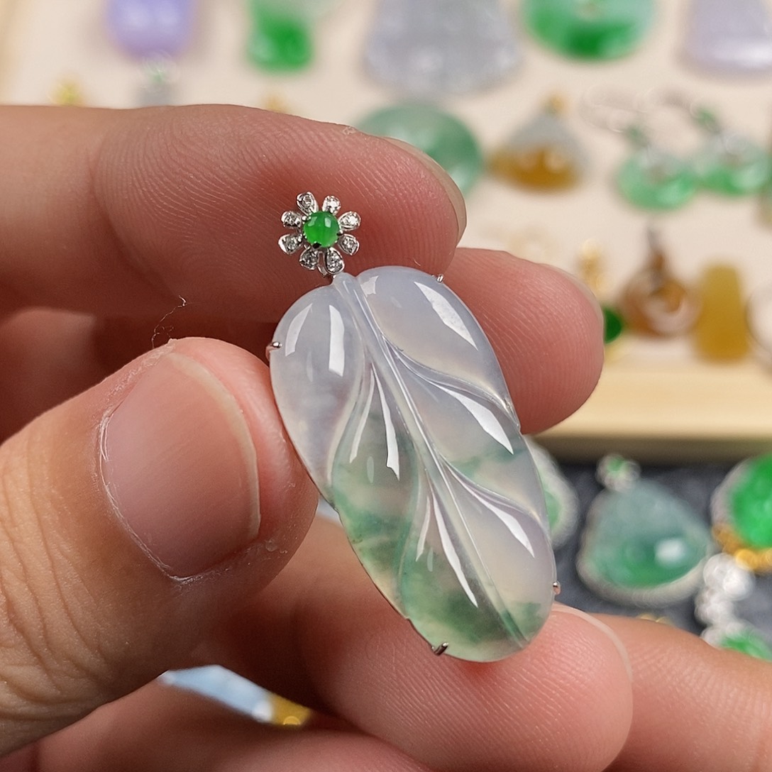 翡翠18K金镶嵌颈饰翡翠