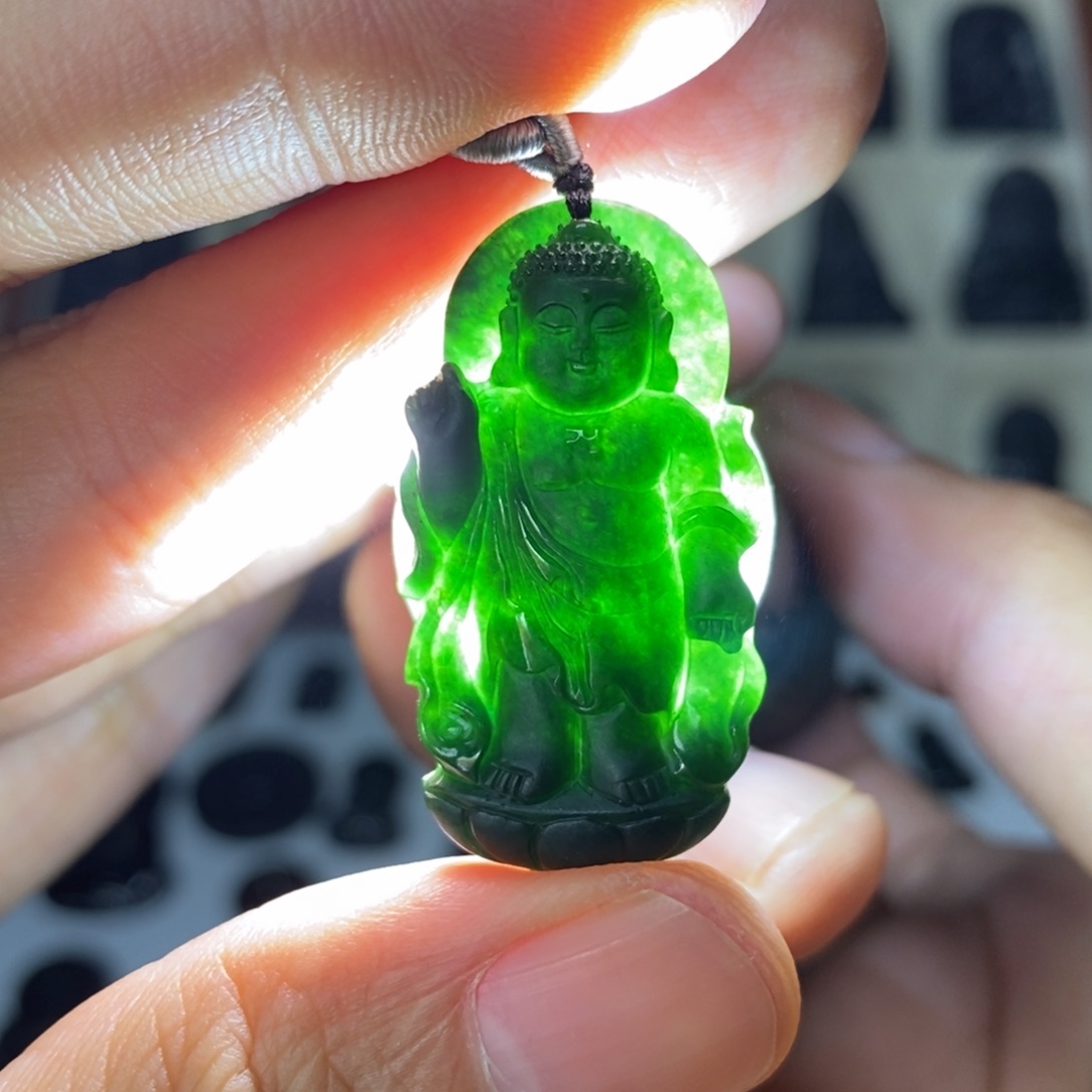 翡翠未镶嵌吊坠(赠链)