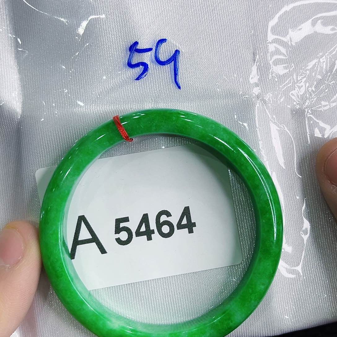 翡翠手镯未镶嵌微瑕