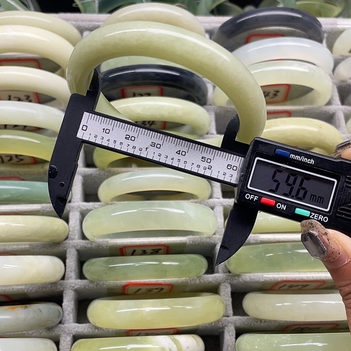 蛇纹石玉未镶嵌手镯144