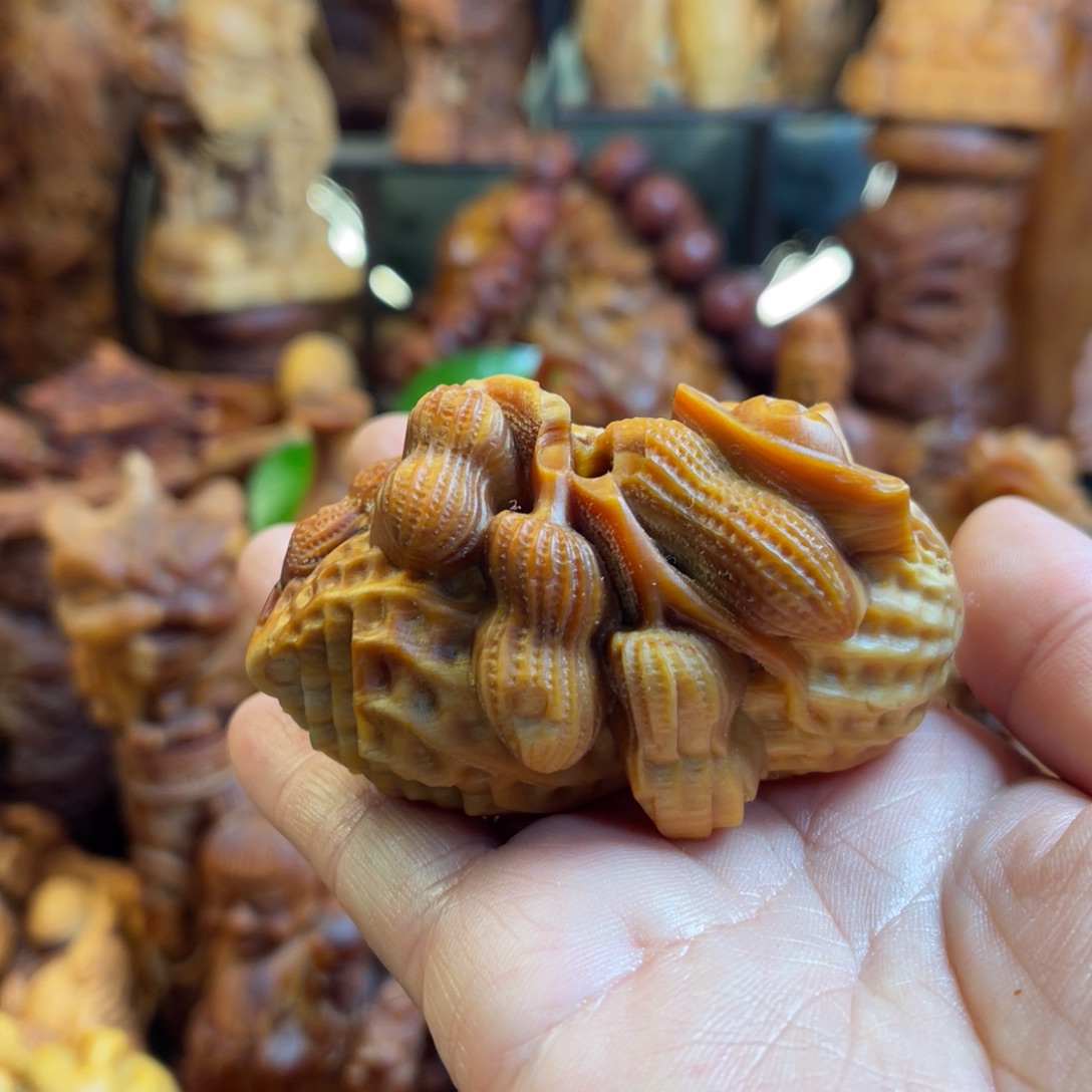 其他松木（琥珀木）瑕花生