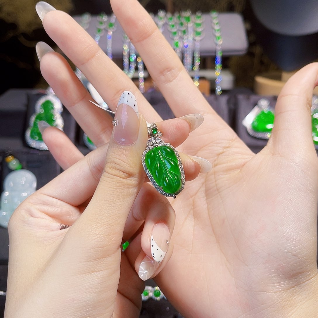 翡翠银S925镶嵌吊坠(不含链)我**崽叶子