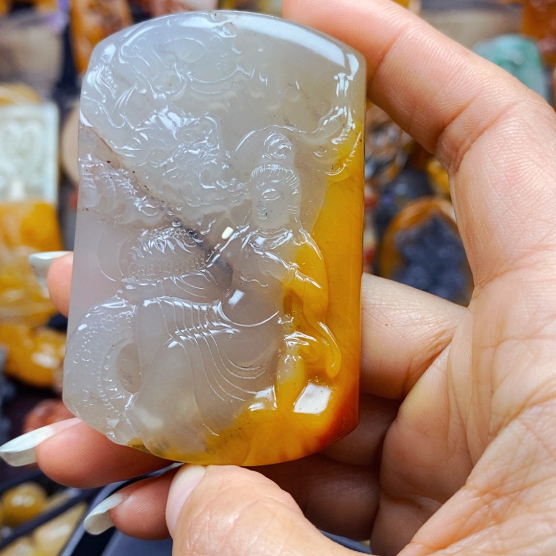 石英岩玉未镶嵌颈饰