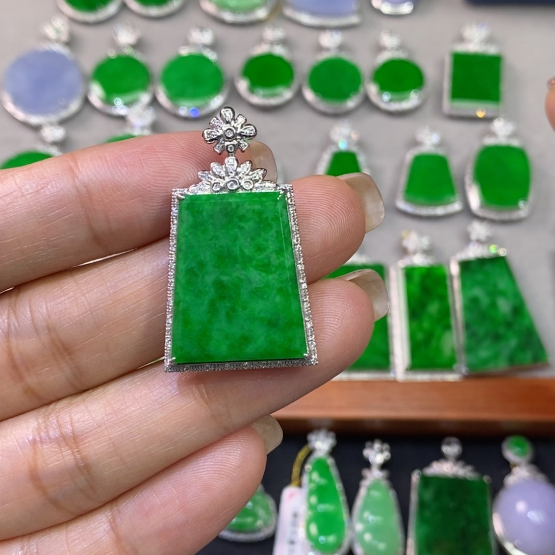 翡翠吊坠(不含链)18K金镶嵌吊坠