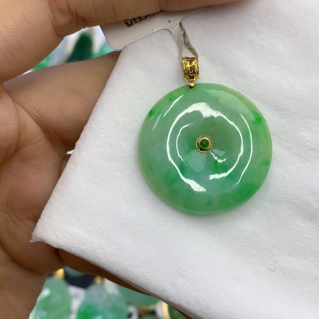 翡翠18K金镶嵌颈饰