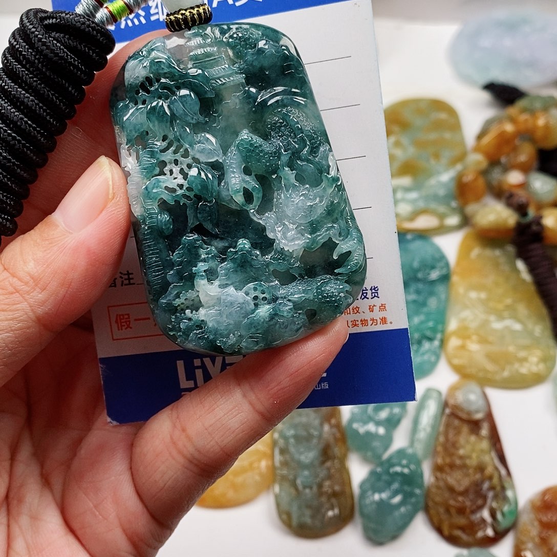 翡翠未镶嵌颈饰山水龙牌