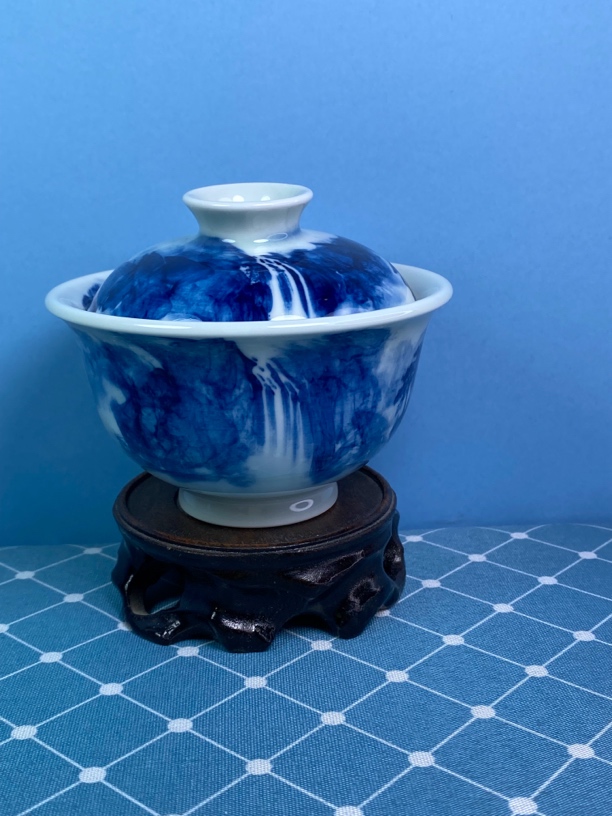 景德镇陶瓷制拨墨山水盖碗