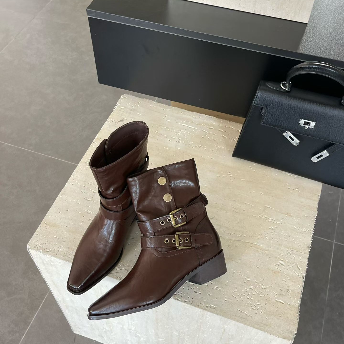 姬纯希品牌真皮加绒尖头短筒圆头冬季中跟套筒马丁靴防水台保暖