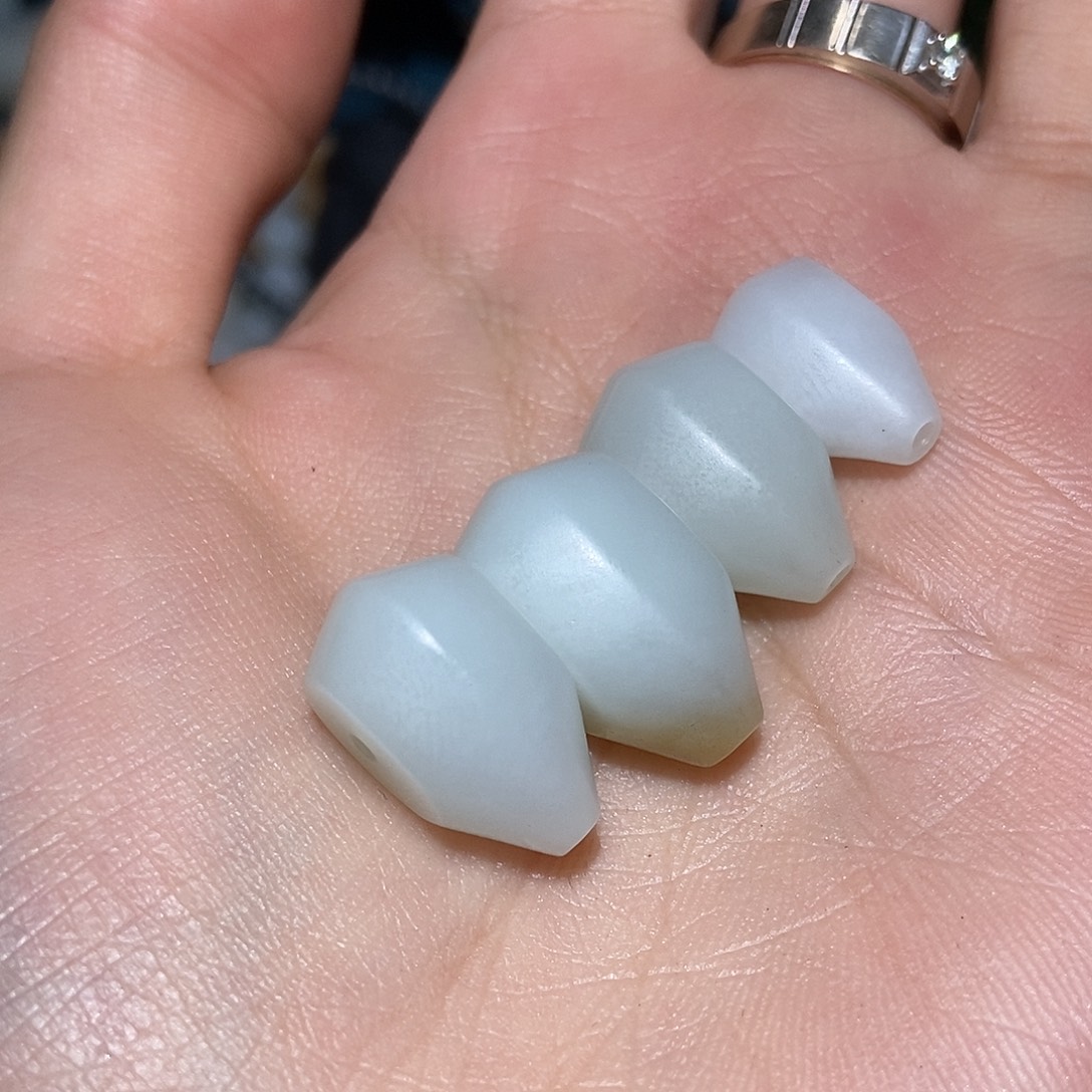 每***天和田玉未镶嵌颈饰