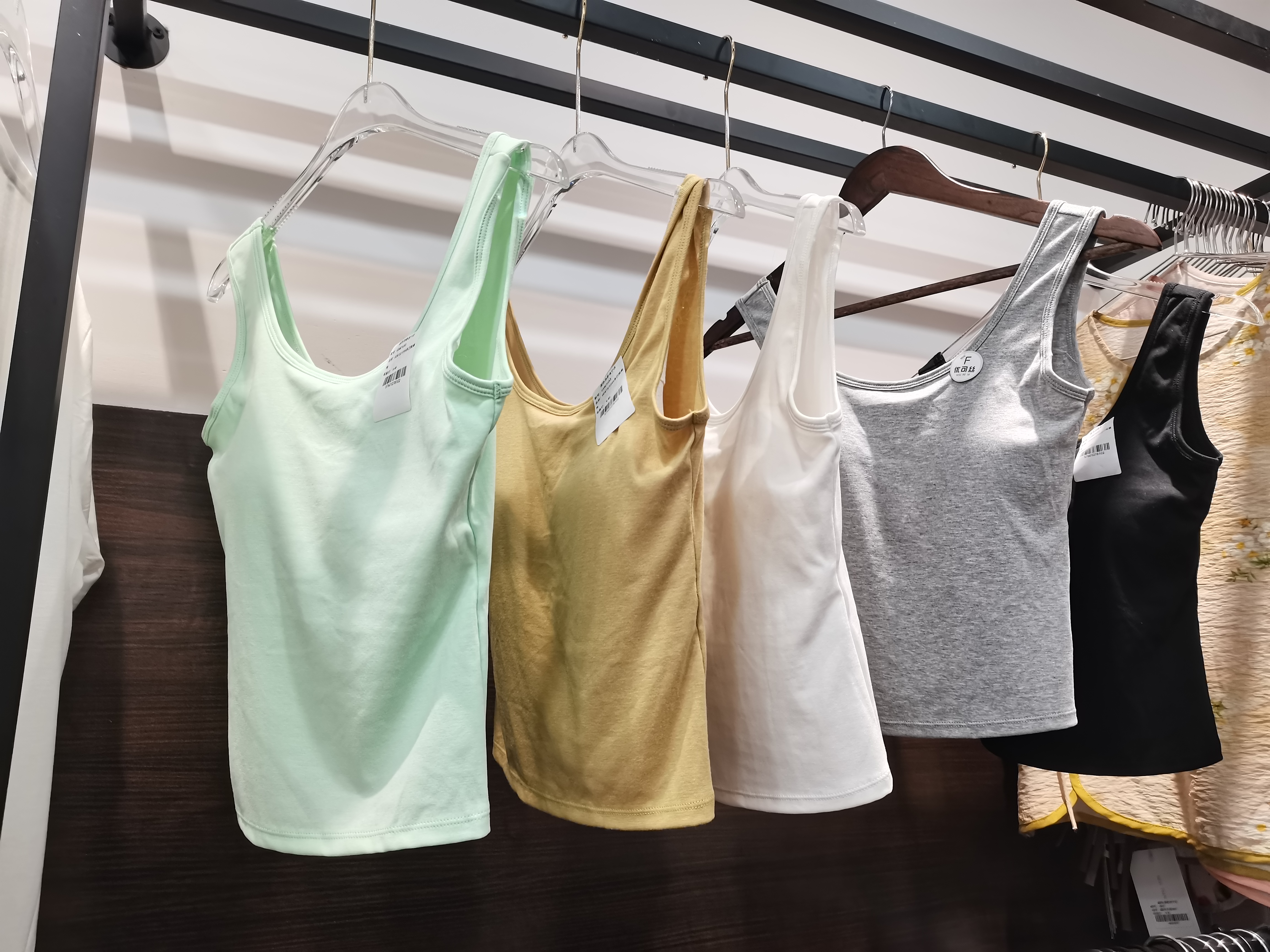 多巴胺夏季纯色棉质带胸垫一体式小背心女吊带运动清爽防走光