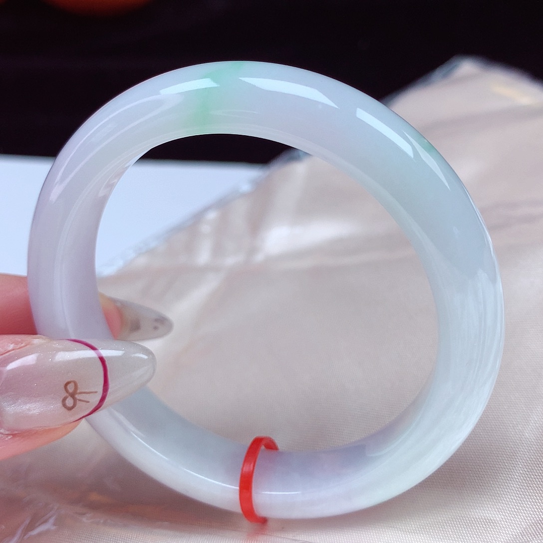 翡翠手镯未镶嵌52圈