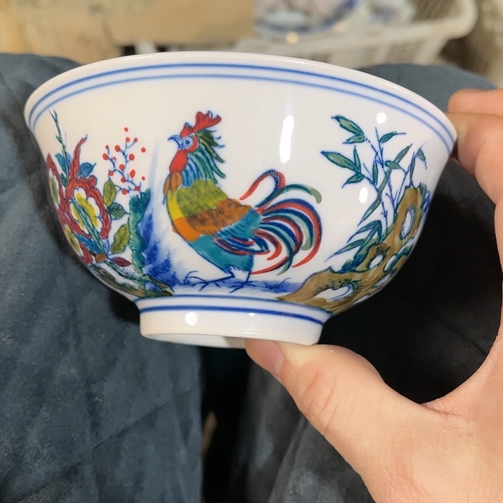 瓷片/////直径12.5厘米。红。  