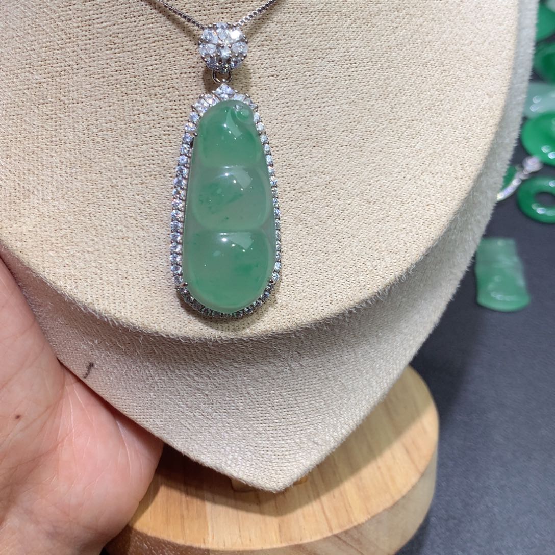 颈饰银S925镶嵌石英质玉（非洲翠）