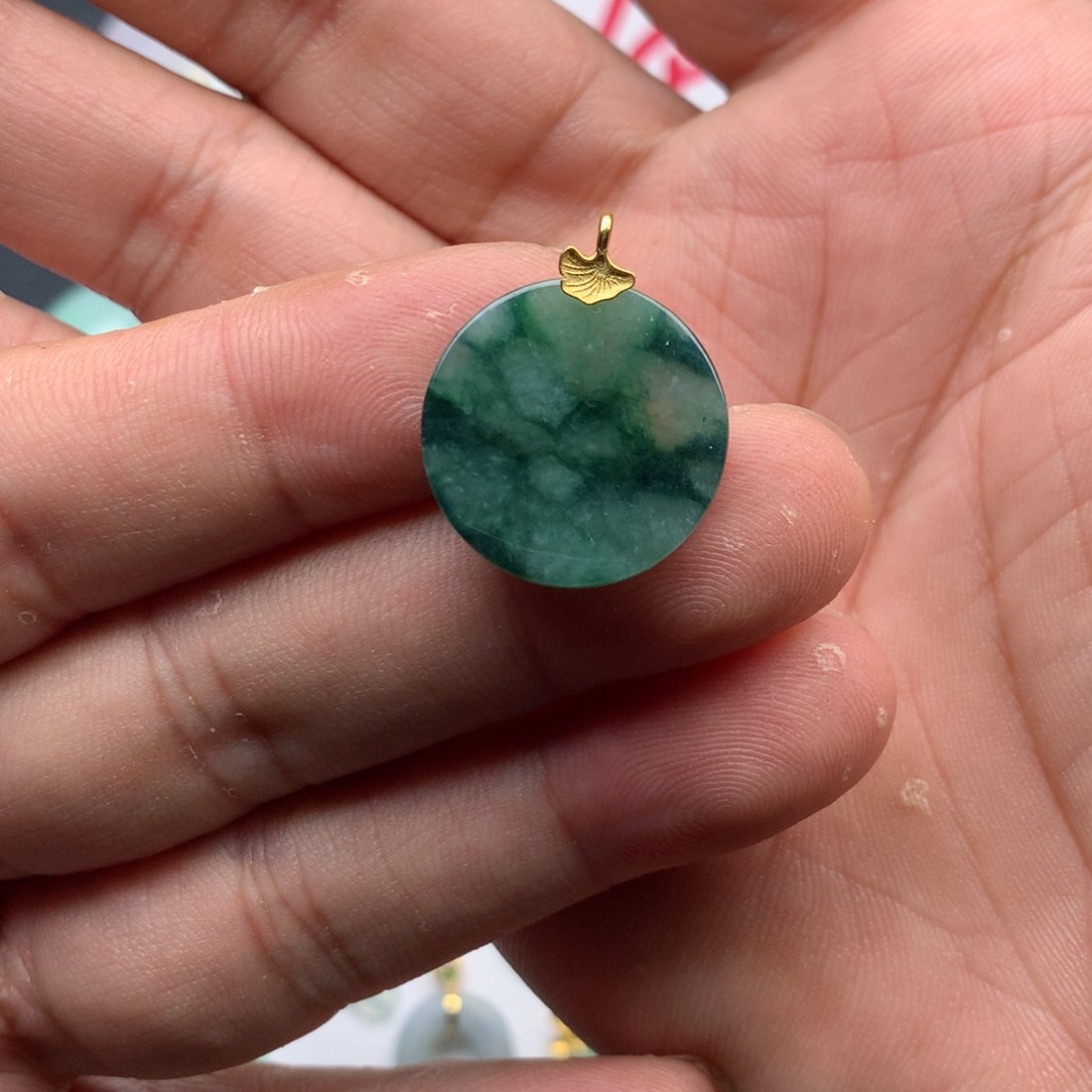 翡翠颈饰18K金镶嵌无事牌