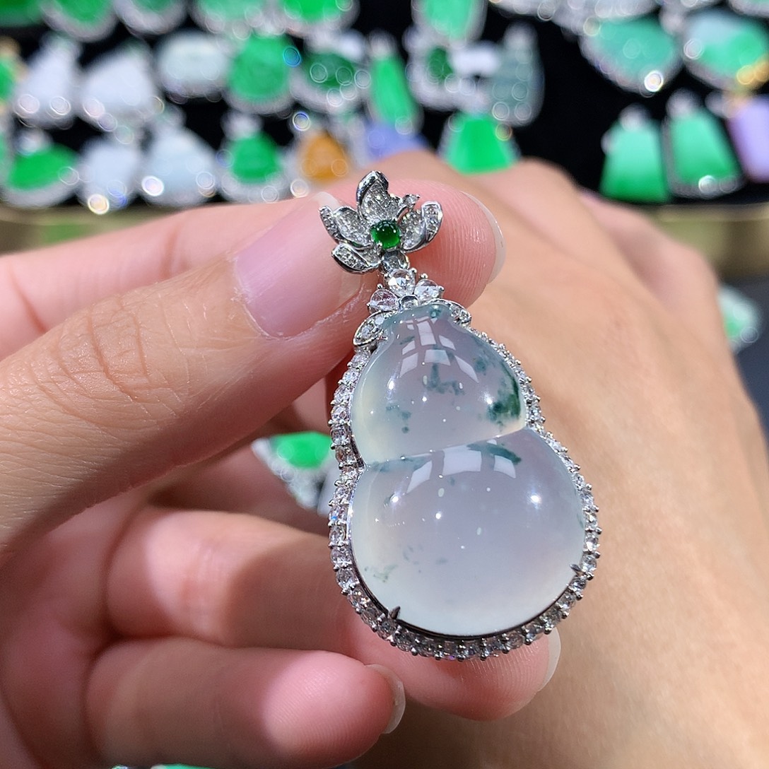 翡翠18K金镶嵌颈饰