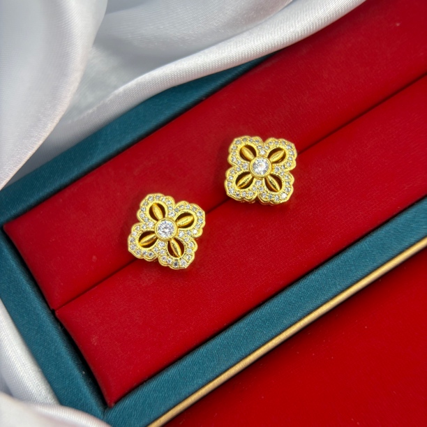 足银合成锆石耳饰 Q TY  G 四方点钻如意耳钉--现现