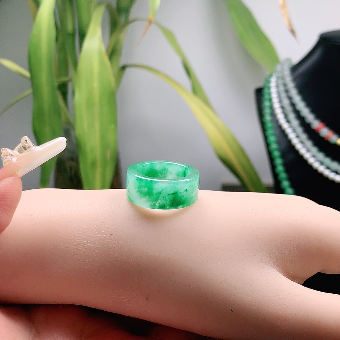 石英质玉戒圈未镶嵌世****关